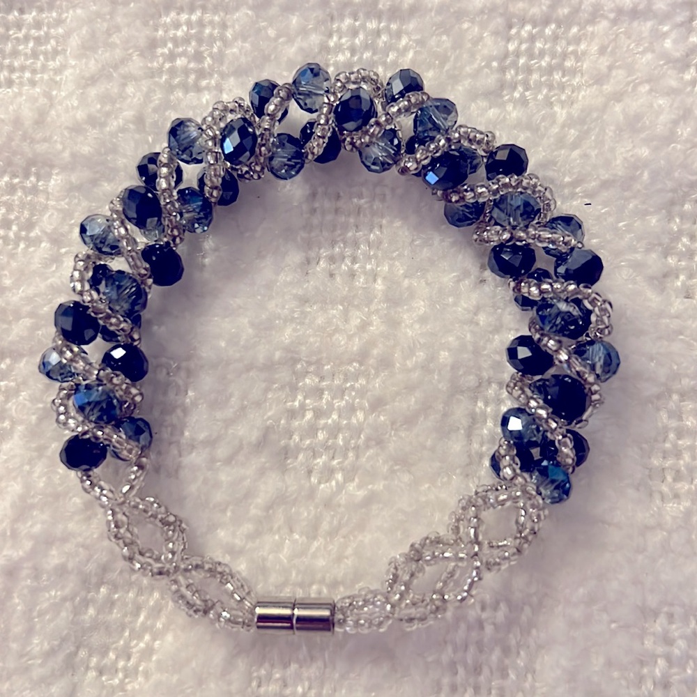 NEW Blue and Silver Beaded Bracelet